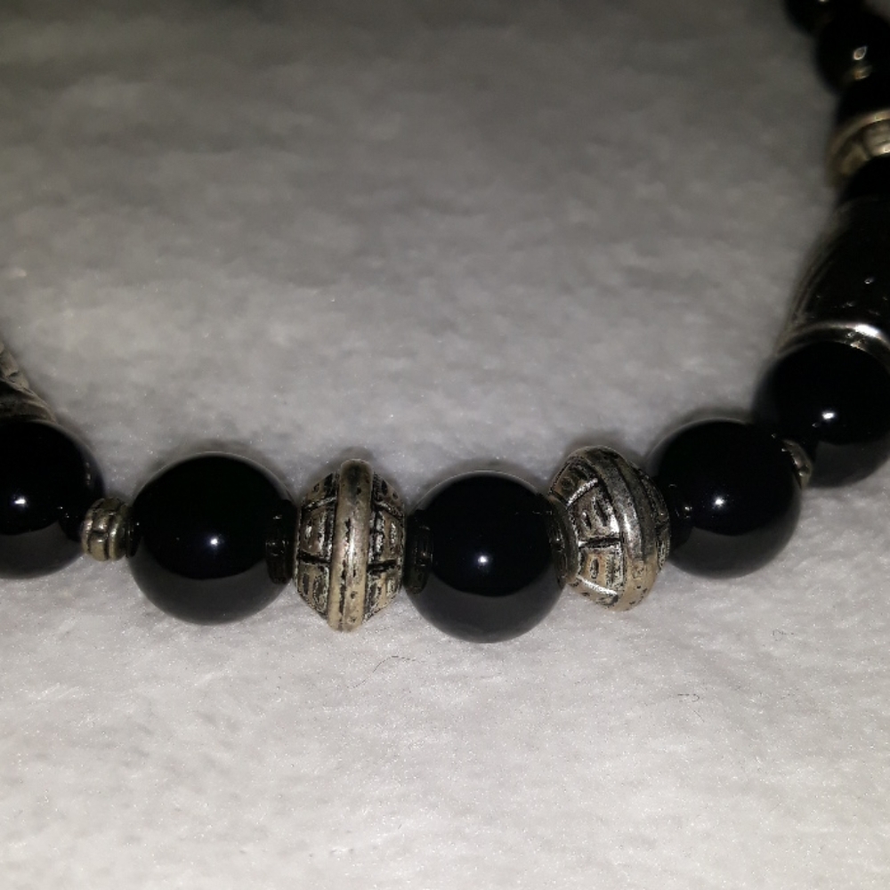 Black stone and silver accent necklace & earrings - Picture 5 of 9